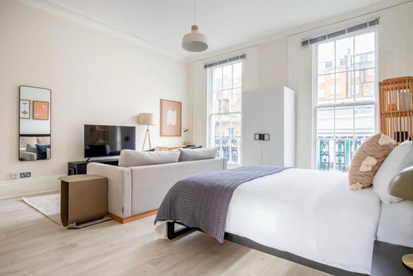 Designed Apartment, Paddington * Londra